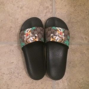 GUCCI SLIDES